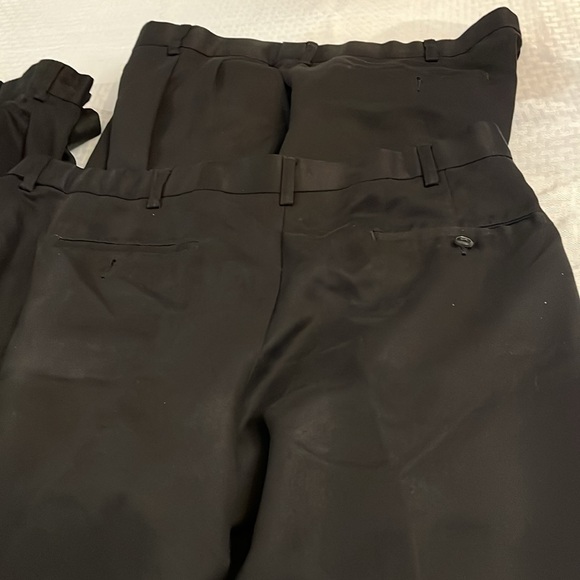 4 Pair of Black Men’s Slacks by Savane. Sz 38/29 in very good condition. - Picture 8 of 13